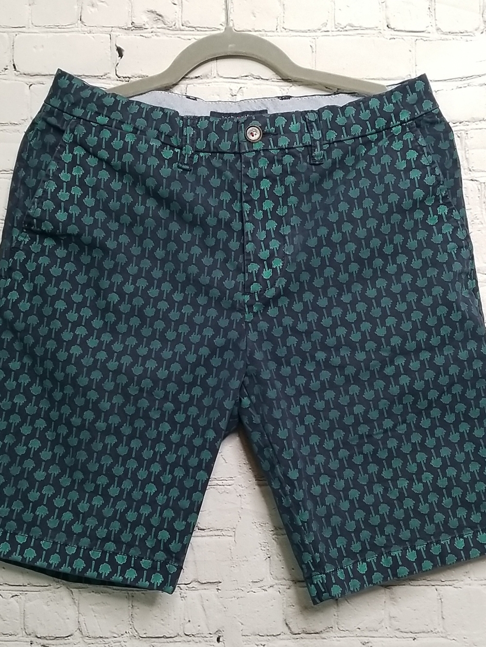 Tommy Hilfiger mens shorts size Small navy blue w/ green palm trees EUC